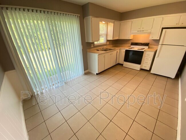 Foto del edificio - 7226 Gilmore Ave