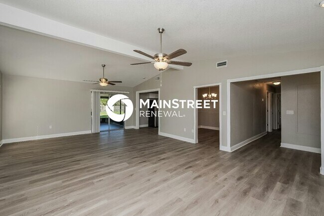 Building Photo - 3 Bedroom Pet-Friendly Home in MULBERRY, FL with Main Street Renewal