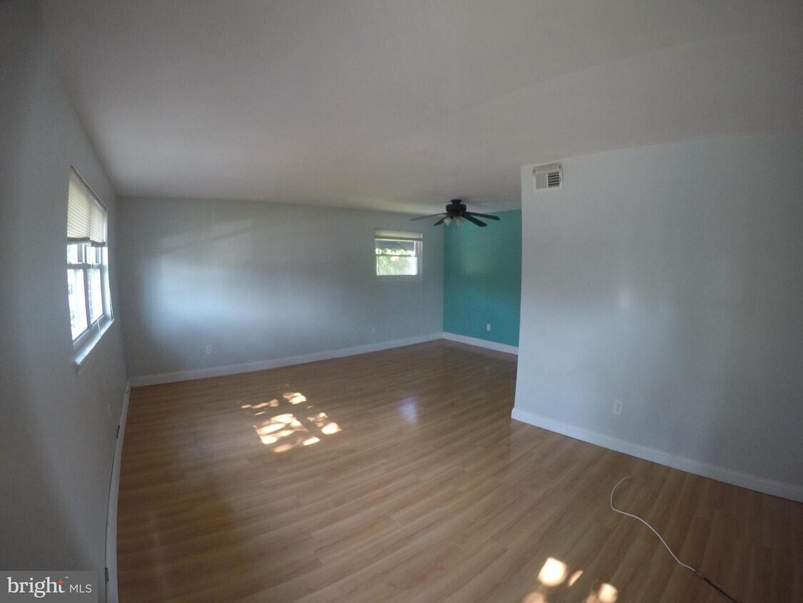 Primary Photo - 516 Corinthian Ave