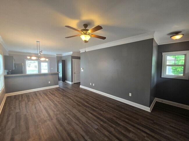 Foto del edificio - 2090 Lakeside Dr