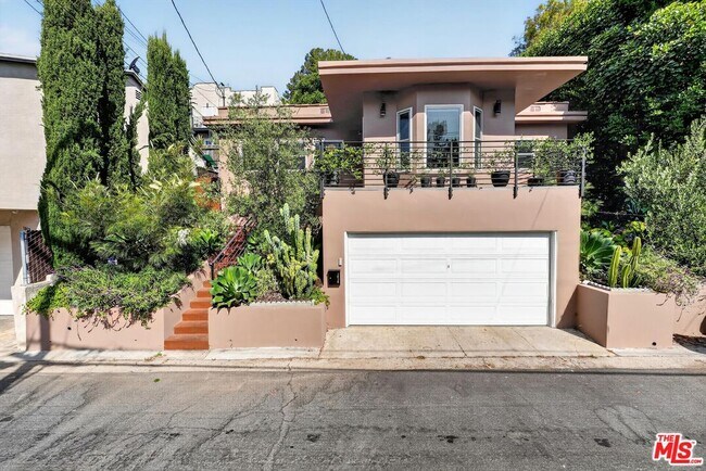 Building Photo - 1515 Rendall Pl