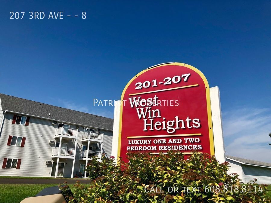 Building Photo - 2 bedroom/ 1.5 bath Apartment in Monroe, WI