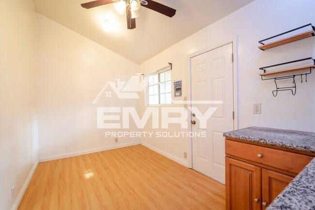 Building Photo - 1 Bed 1 Bath Unit for Rent Orange Blossom ...