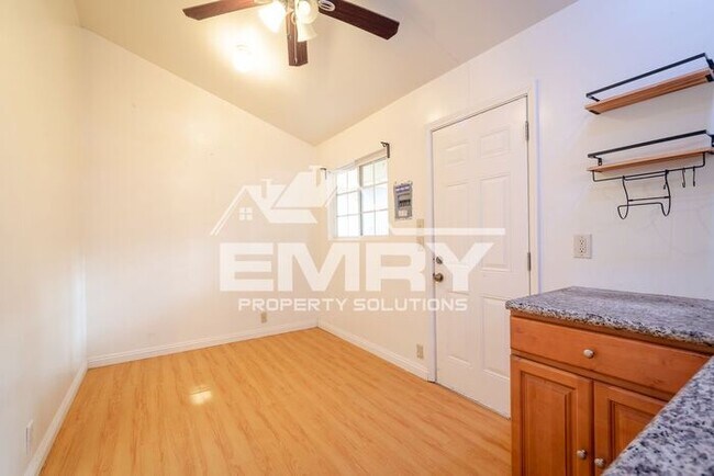 Building Photo - 1 bed 1 bath unit in 243 S Orange Blossom ...