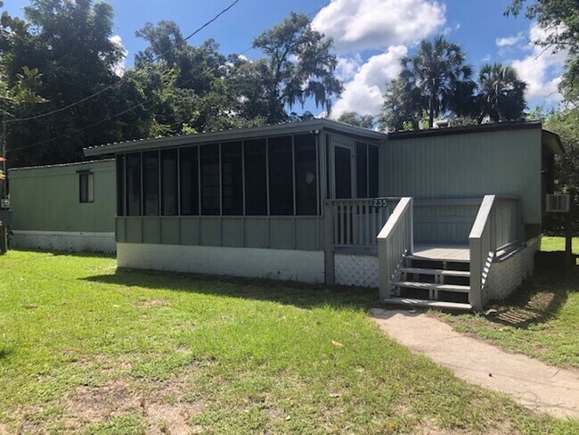 Building Photo - 3 Bedroom 1 Bath Mobile Home