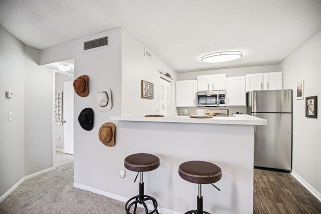 Building Photo - 1070 Main Apartments