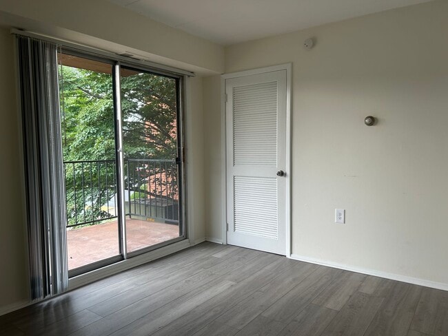 Building Photo - Cozy Leesburg condo for rent with balcony