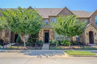 Building Photo - 6267 Blythe Dr