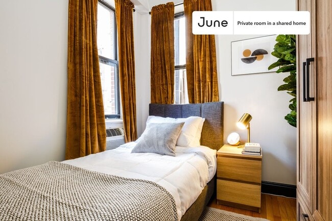 Building Photo - Room in Shared 3 bed/1 bath home in Hell's Kitchen