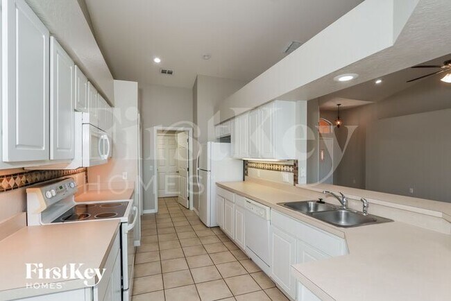 Foto del edificio - 2530 Pine Valley Dr