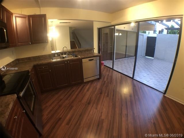 Foto del edificio - 4724 SW 67 Ave  E3