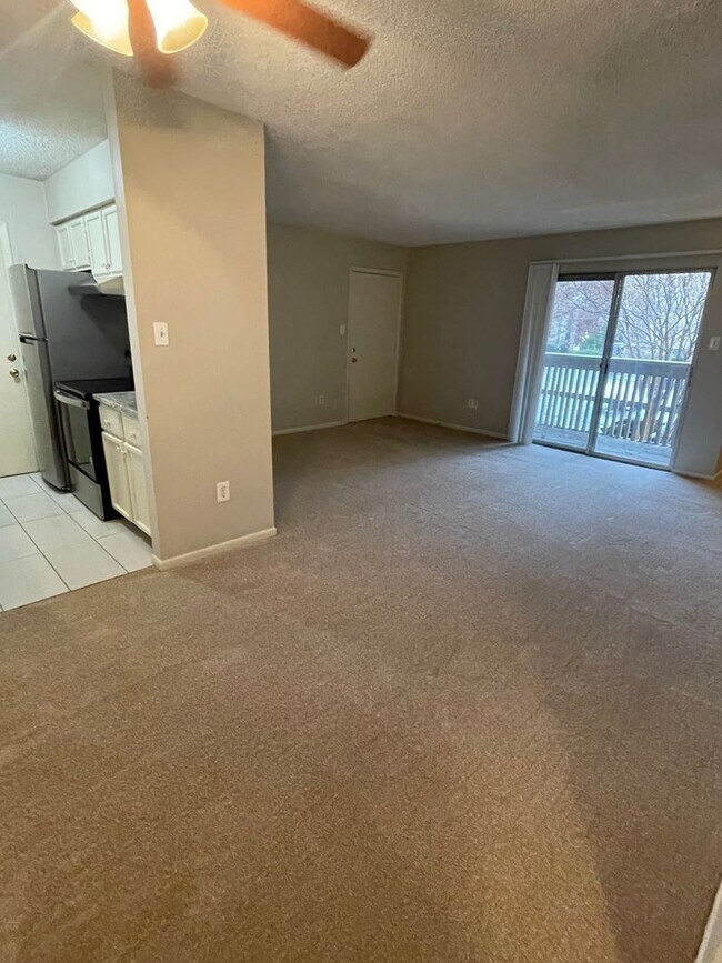 Foto del edificio - 6706 Majestic Oak Pl