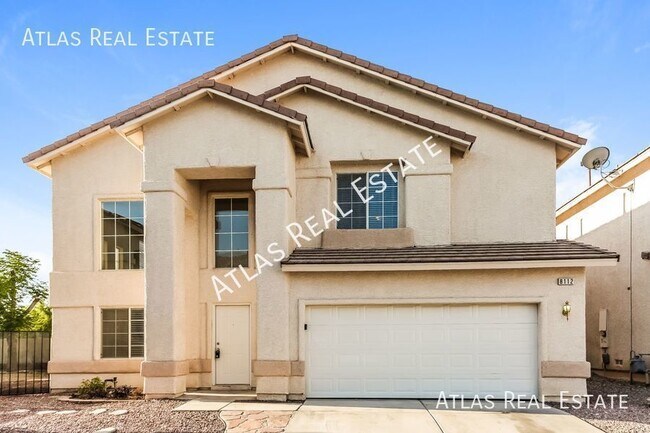 Foto del edificio - Spacious 2-Story Home with 5 Bedrooms! Nor...