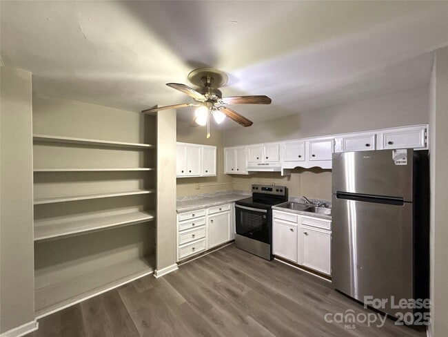Foto del edificio - 2126 E 7th St