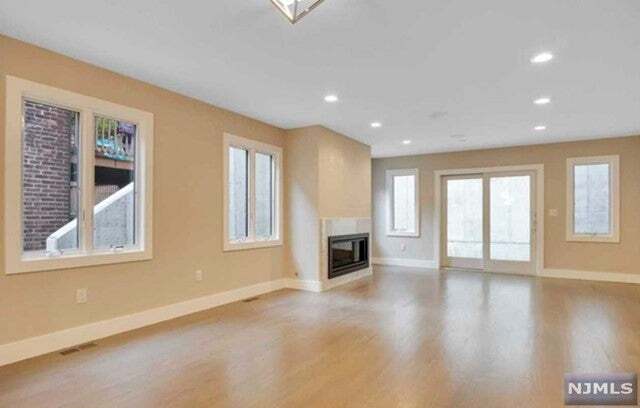 Foto del edificio - 746 Undercliff Ave