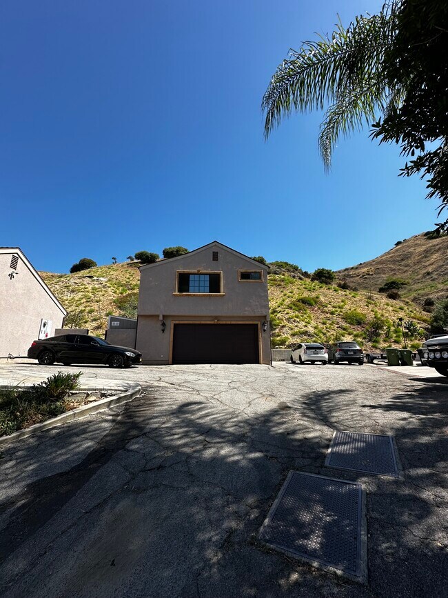 Sin vecinos arriba, abajo o a los lados. - 8532 Vine Valley Dr