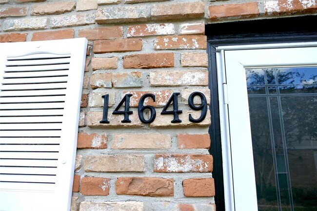 Foto del edificio - 14649 Perthshire Rd