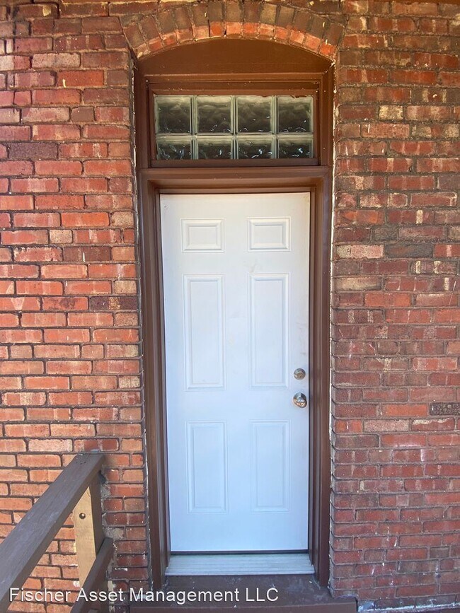 Building Photo - 1 br, 1 bath Apartment - 11713-11715 Nelso...