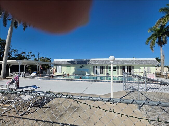 Foto del edificio - 101 Oak Ln