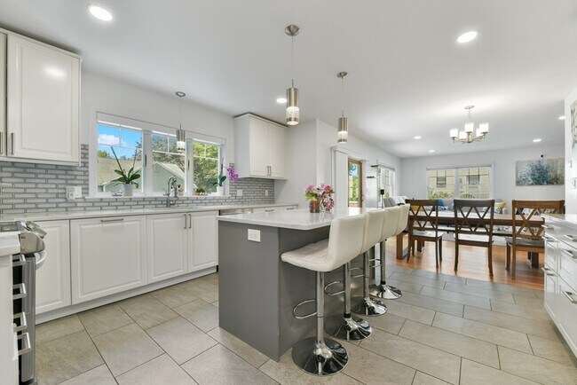 Building Photo - 10 Farrow St