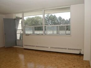 Building Photo - 105 La Rose Ave