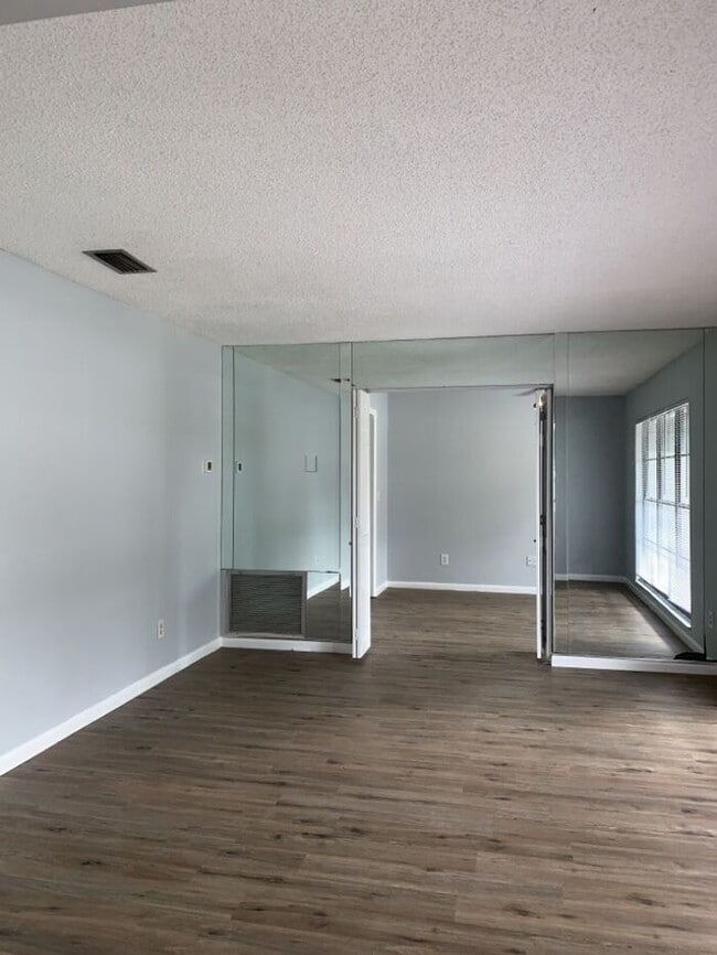 Building Photo - LOVELY NORTHDALE POOL HOME