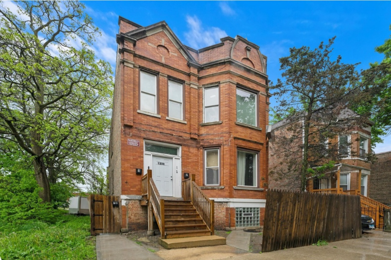Primary Photo - 1309 S Komensky Ave