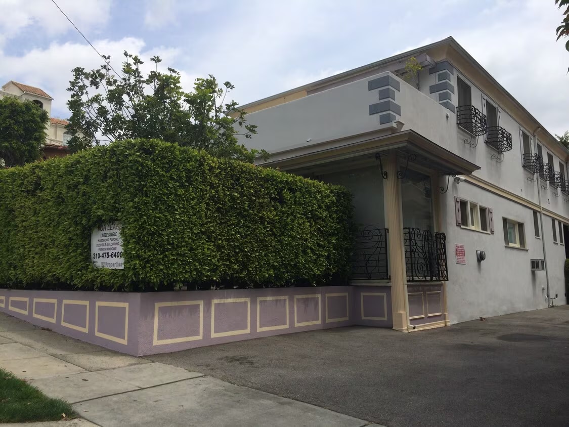 Primary Photo - 938 N Doheny Dr