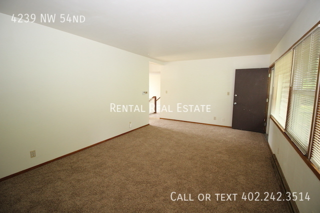 Foto del edificio - 4239 NW 54nd-