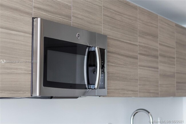 Foto del edificio - 121 NE 34th St