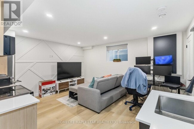 Building Photo - 1576 Dylan St