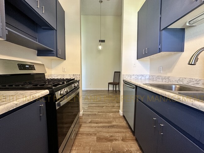 Building Photo - 814 S Langley Ave