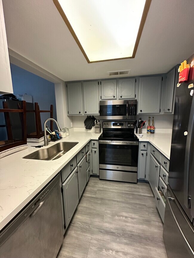 Foto del edificio - 1318 S Mitchell Dr