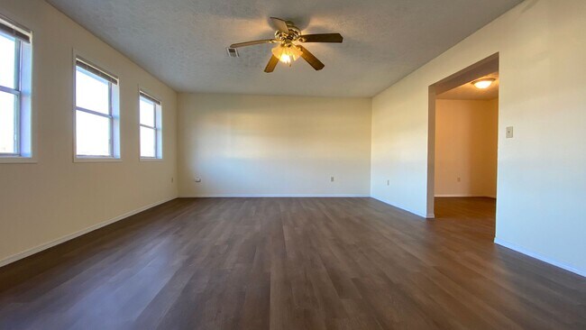 Foto del edificio - 3 Bedroom, 2 Bathroom Home with a Fenced I...