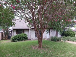 Building Photo - 704 Allison Dr