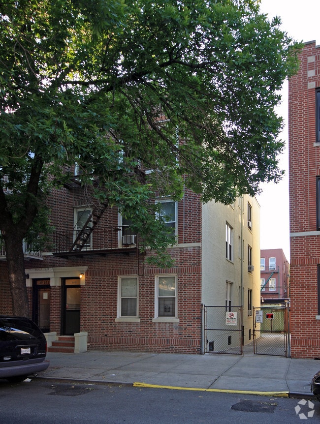 Building Photo - 31-33 33rd St