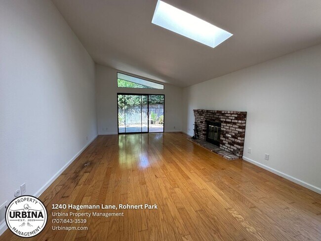 Building Photo - Beautiful 3-Bedroom Home with Serene Backy...