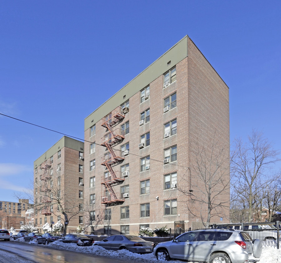 The Mews at Roosevelt 14737 Roosevelt Ave Flushing, NY Apartments