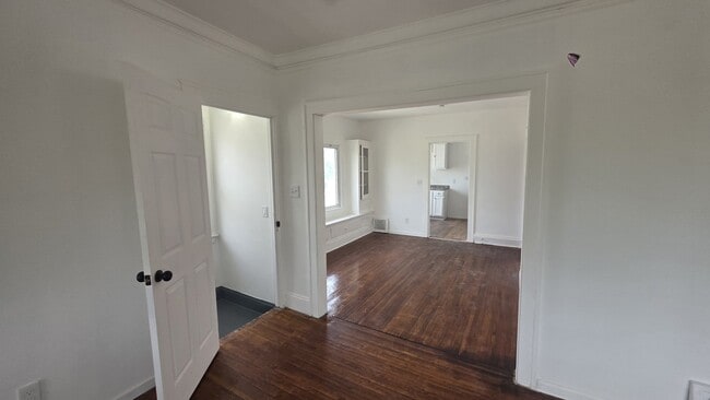 Foto del edificio - 3621 E 154th St