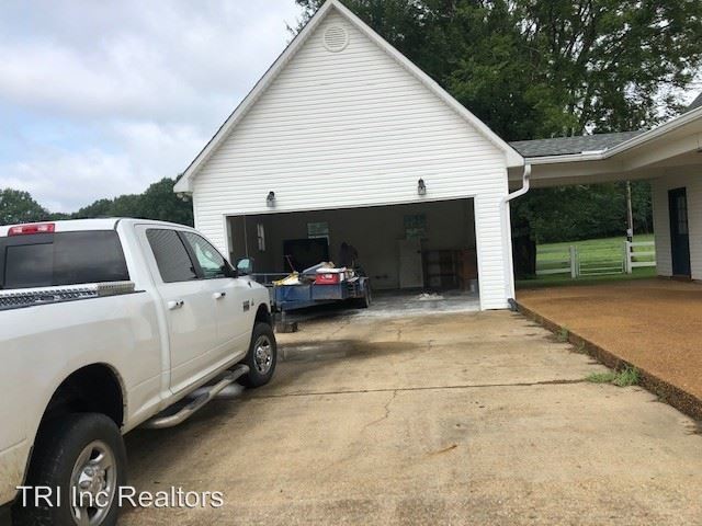 Building Photo - 3 br, 2.5 bath House - 1340 Red Oak Road