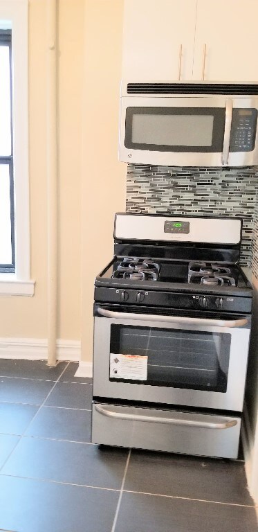 Building Photo - 558 Parkside Ave