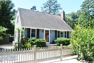 Building Photo - 303 Deerfoot Ln