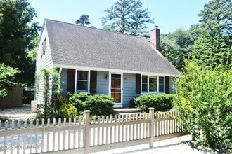 Building Photo - 303 Deerfoot Ln