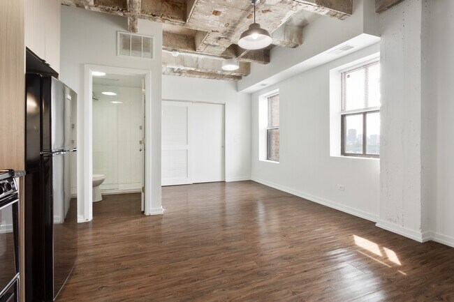 Foto del edificio - 1325 W Wilson Ave