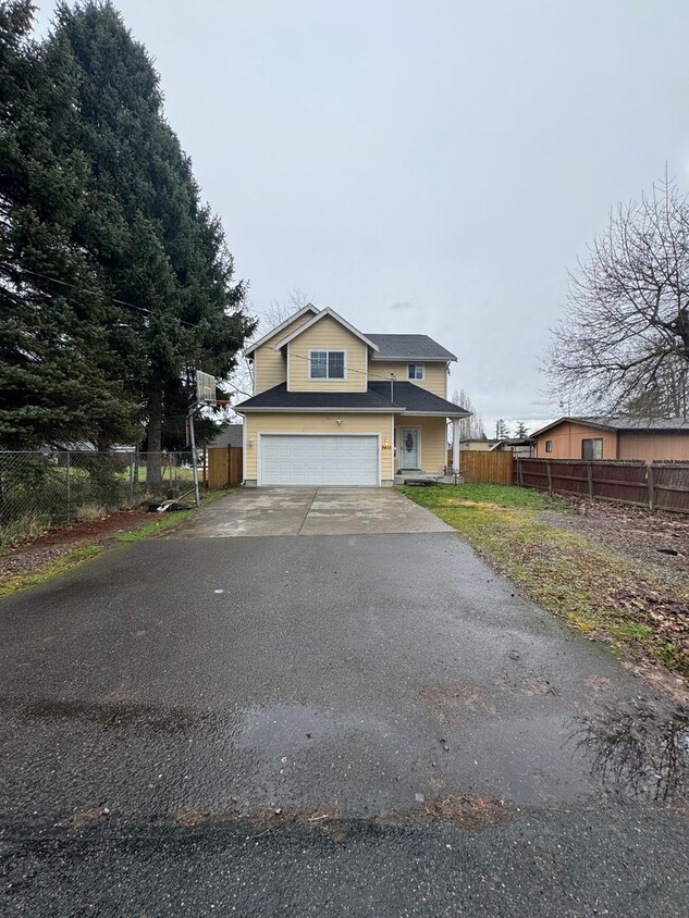 Foto principal - Lovely Midland Home with Fenced Yard and L...