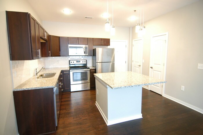 Foto principal - 2 Bedroom in Solo East Condos of Nashville!!