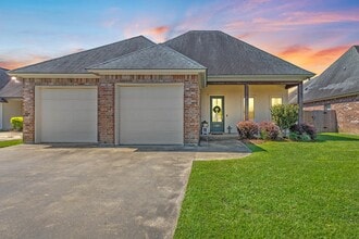 Building Photo - 122 Olivewood Dr