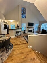 Building Photo - 13703 Richmond Park Dr N