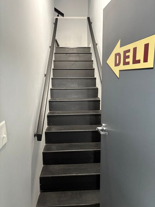 Building Photo - 153 S Main St