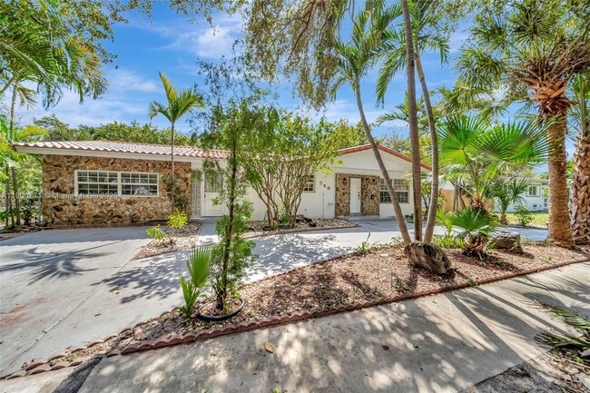 Building Photo - 840 NE 182nd St